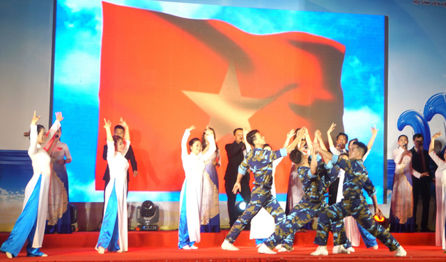 Art performance on seas and islands in Ly Son island district